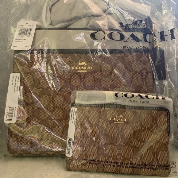 Coach Handbags - 🎉SALE!!🎉 NEW COACH BUNDLE CROSSBODY AND WRISTLET